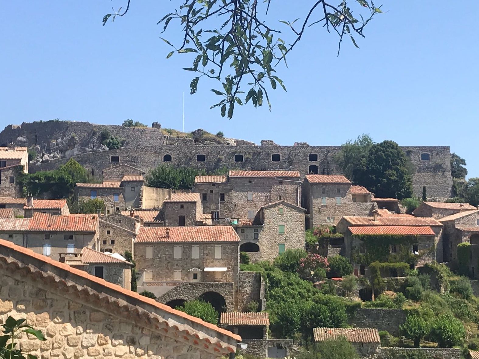 Banne een charmant dorpje nabij Ardèche, Zuid-Frankrijk.